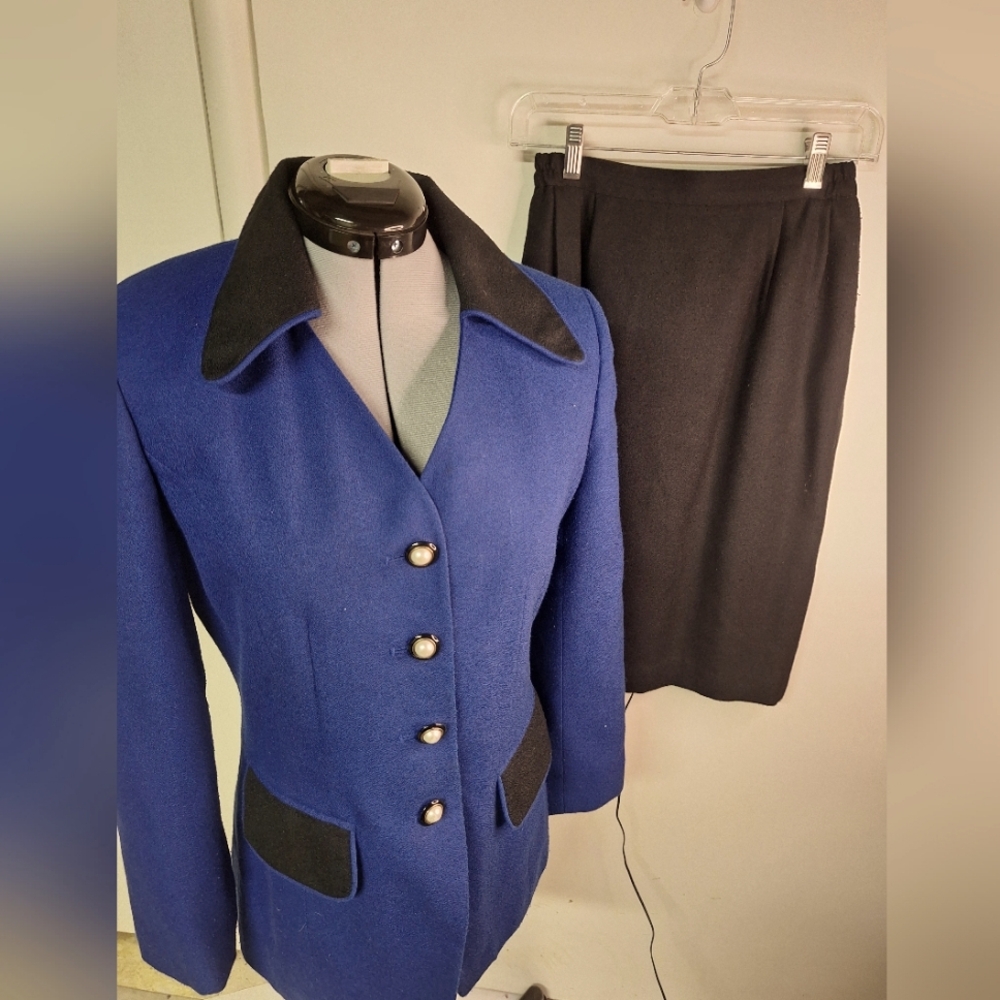 Morgan Miller Navy & Black Two Piece Suit W/Pearl Buttons. Size 4